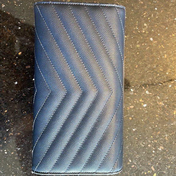 Saint Laurent Matelasse large flap wallet - Picture 3 of 10